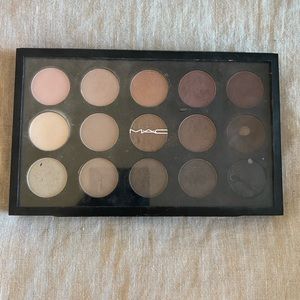 MAC Eyeshadow x 15/Cool Neutral Palette
eyeshadows - retired set